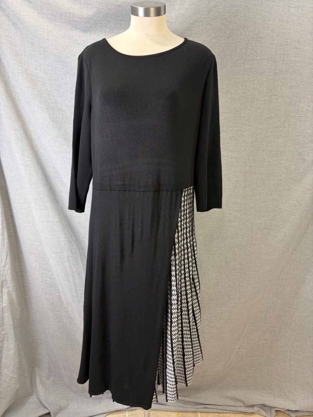 Misook Black Knit Midi Dress B&W Pleated Panel Long‎ Sleeve M Workwear